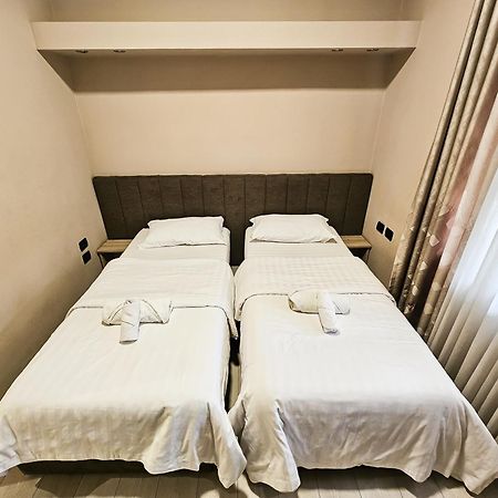 Sunflower Twin Room Tirana Bagian luar foto