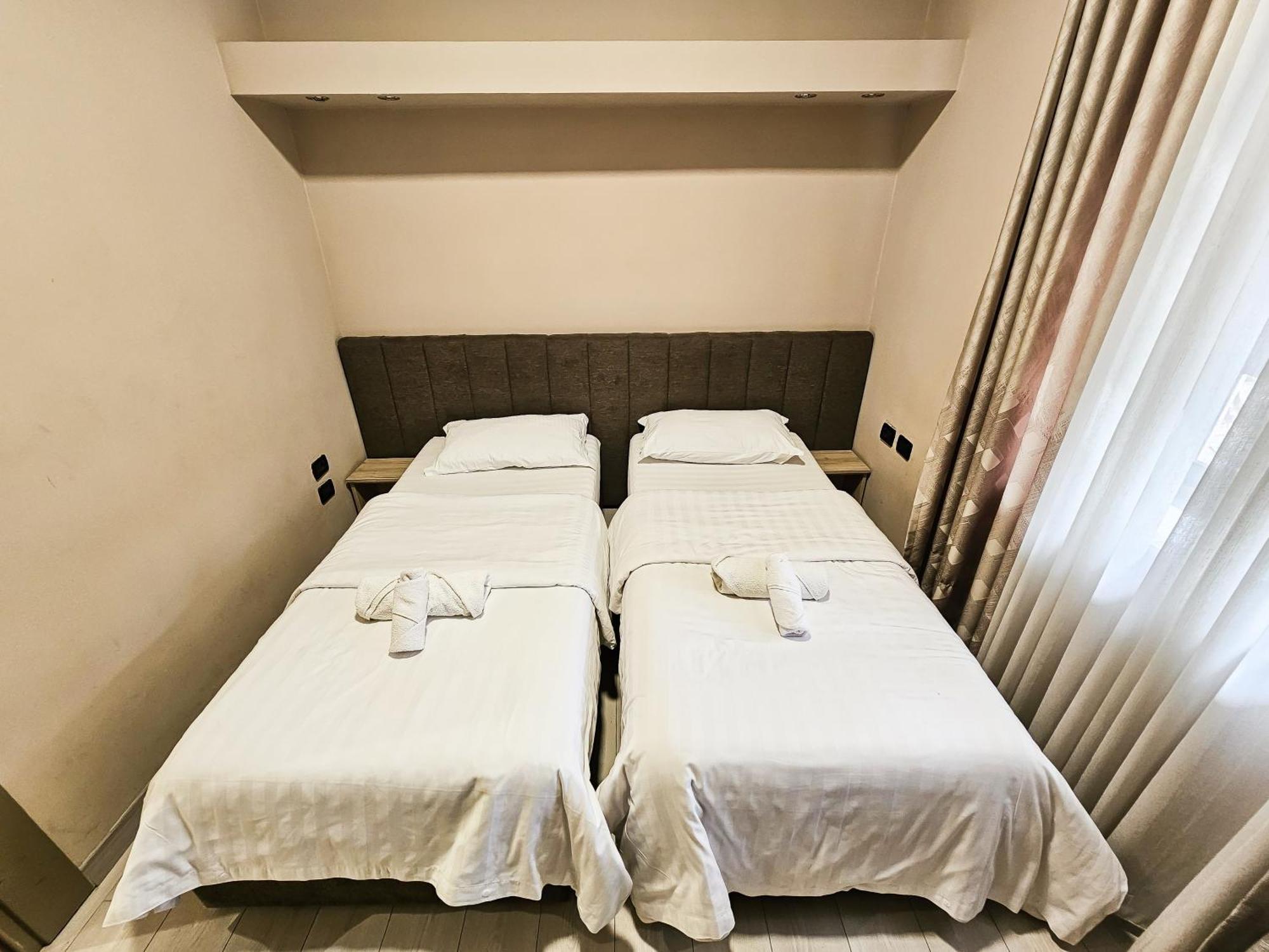 Sunflower Twin Room Tirana Bagian luar foto