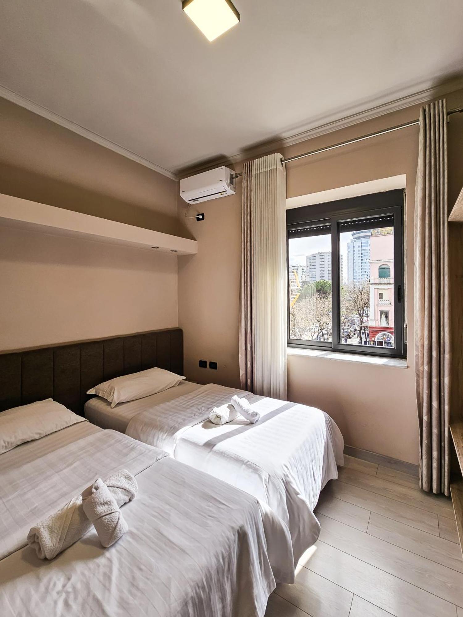 Sunflower Twin Room Tirana Bagian luar foto